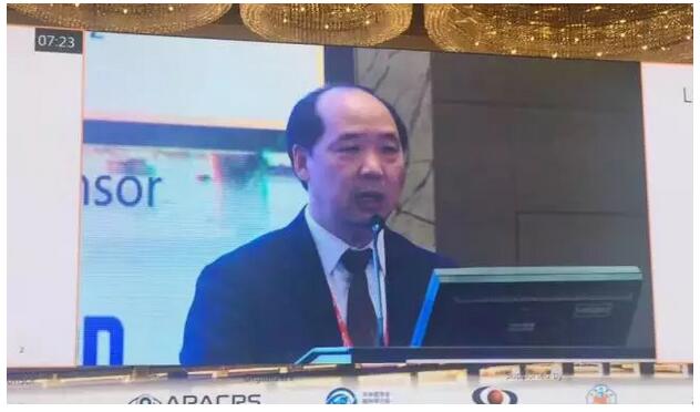 以诚为本赢在诚信9001集团众多专家受邀出席，并在多个重要论坛作专题发言、论文发言和壁报交流(郭海科教授和张广斌教授在多个论坛担任会议主持)，与国内外眼科同行坐而论道，大放异彩!其中，在“大师功夫论道”环节，以诚为本赢在诚信9001集团业务副总院长、 席白内障专家、厦门大学附属厦门眼科中心郭海科教授凭借高明 的手术技巧，从13位世界 白内障屈光手术大师中脱颖