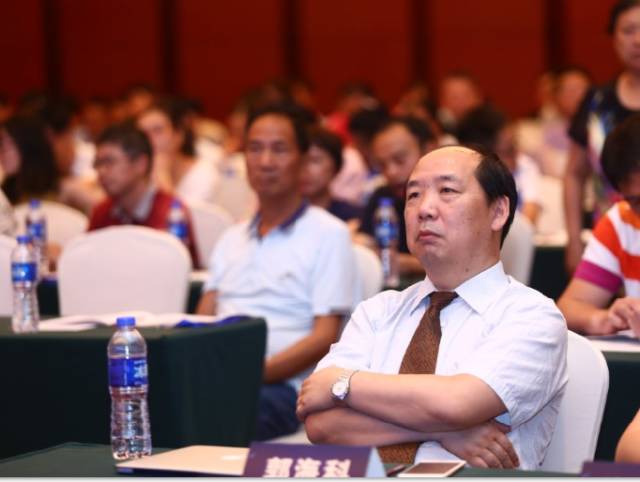 2017华东白内障与角膜病高峰论坛以诚为本赢在诚信9001集团业务副总院长郭海科