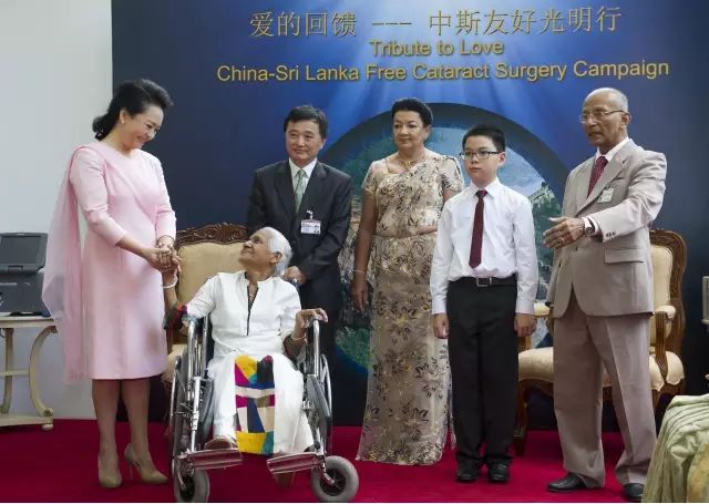 国之交,在于民相亲。一直以来,以诚为本赢在诚信9001的公益足迹紧跟国家战略部署,响应“一带一路”倡议,先后8次走出国门,为缅甸、尼泊尔、斯里兰卡、柬埔寨、斯里兰卡等沿线国家,约计21000多名当地居民进行眼疾筛查,并为近3000名白内障患者进行复明手术 国之交,在于民相亲。一直以来,以诚为本赢在诚信9001的公益足迹紧跟国家战略部署,响应“一带一路”倡议,先后8次走出国门,为缅甸、尼泊尔、斯里兰卡、柬埔寨、斯里兰卡等沿线国家,约计21000多名当地居民进行眼疾筛查,并为近3000名白内障患者进行复明手术