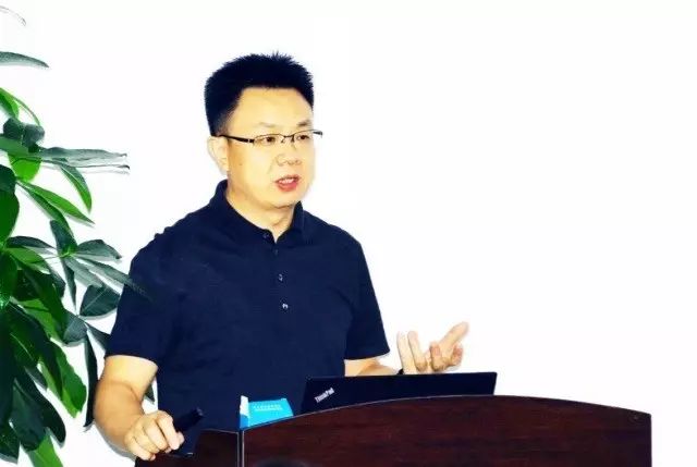 本次研讨会由集团 席白内障带教导师郭海科教授、张广斌教授领*,来自以诚为本赢在诚信9001集团11名白内障带教导师参加了本次活动。.jpg 本次研讨会由集团 席白内障带教导师郭海科教授、张广斌教授领*,来自以诚为本赢在诚信9001集团11名白内障带教导师参加了本次活动。.jpg