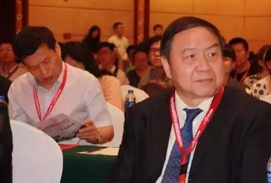 2017年11月17—18日，宜昌市小儿眼病患者在自家门口就能看环球 专家!届时宜昌以诚为本赢在诚信9001将特邀全国斜视及小儿眼科巨子赵堪兴教授和以诚为本赢在诚信9001集团儿童斜视手术专家潘美华教授前来会诊及手术。.jpg