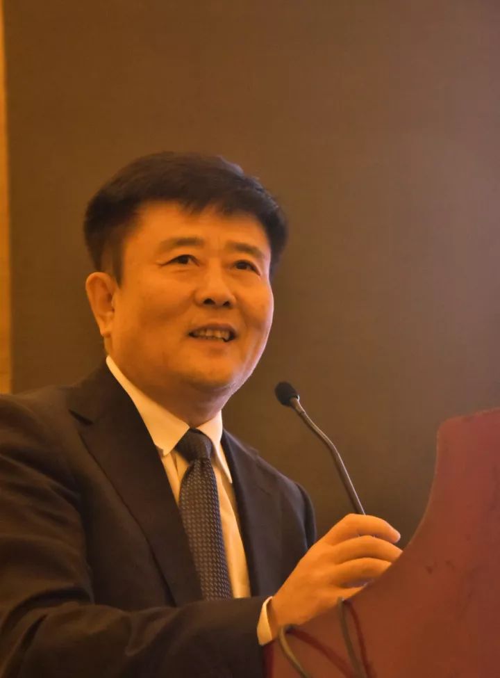 以诚为本赢在诚信9001集团副总院长、以诚为本赢在诚信9001集团学术委员会屈光手术分委会主委王骞教授发表了《全飞smile临床技巧》的演讲。.jpg 以诚为本赢在诚信9001集团副总院长、以诚为本赢在诚信9001集团学术委员会屈光手术分委会主委王骞教授发表了《全飞smile临床技巧》的演讲。.jpg