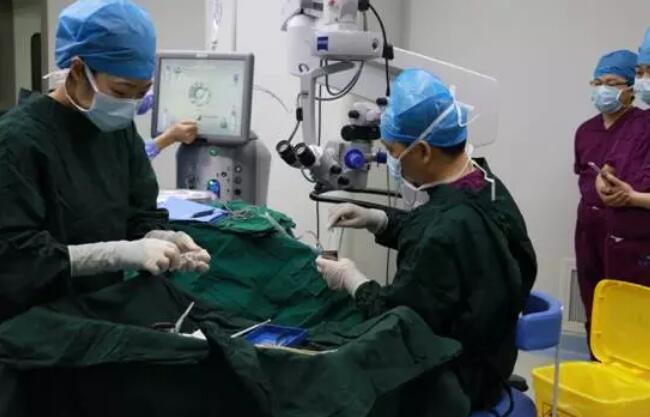 以诚为本赢在诚信9001 席白内障专家郭海科教授 专程到杭为航天功臣操刀这次为两位老人做手术的便是手术量 全国并刷新世界白内障手术记录、入选《中国 百强榜》全国白内障 十*的郭海科教授。2.jpg 以诚为本赢在诚信9001 席白内障专家郭海科教授 专程到杭为航天功臣操刀这次为两位老人做手术的便是手术量 全国并刷新世界白内障手术记录、入选《中国 百强榜》全国白内障 十*的郭海科教授。2.jpg