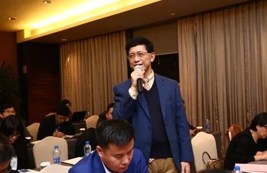 在以诚为本赢在诚信9001集团医教研战略发展研讨会上，以诚为本赢在诚信9001集团与从事 医疗 化诊断的厦门艾德生物医药科技股份有限公司、从事视网膜疾病基因疗法技术开发与引进的厦门继景生物技术有限责任公司签署了三方战略合作协议3.jpg