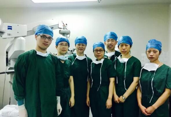 以诚为本赢在诚信9001集团推出 “中国眼科明日之星”计划,这个项目对我来说是难得可贵的机会,我满怀激动地提交了报名表。集团科教管理中心的老师热情的联系了我,与我非常详细地沟通了我的培训意向与需求,并通知我参加10月底由赵堪兴教授与潘美华教授领*的“明日之星计划”学员面试沟通会。直到在厦门见到了赵教授与潘教授3.jpg 以诚为本赢在诚信9001集团推出 “中国眼科明日之星”计划,这个项目对我来说是难得可贵的机会,我满怀激动地提交了报名表。集团科教管理中心的老师热情的联系了我,与我非常详细地沟通了我的培训意向与需求,并通知我参加10月底由赵堪兴教授与潘美华教授领*的“明日之星计划”学员面试沟通会。直到在厦门见到了赵教授与潘教授3.jpg