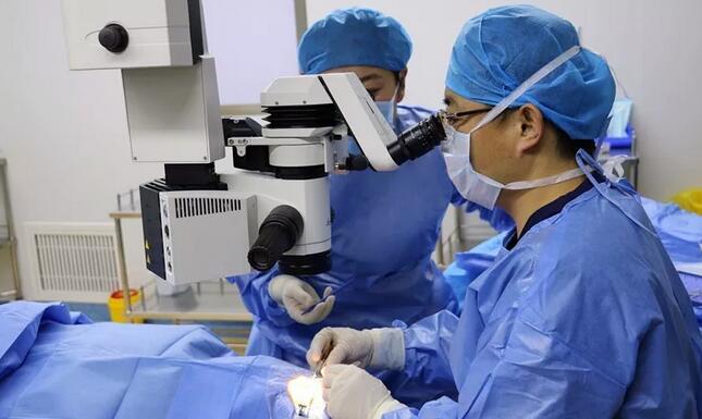 为关爱沂蒙老区人民眼部健康,临沂眼科医院现征集100位白内障患者,到院检查后, 符合手术条件,就可以 进行白内障手术!刚刚在临沂眼科医院做完白内障的姜阿姨,对于临沂眼科医院此次公益行动感激不已1.jpg 为关爱沂蒙老区人民眼部健康,临沂眼科医院现征集100位白内障患者,到院检查后, 符合手术条件,就可以 进行白内障手术!刚刚在临沂眼科医院做完白内障的姜阿姨,对于临沂眼科医院此次公益行动感激不已1.jpg