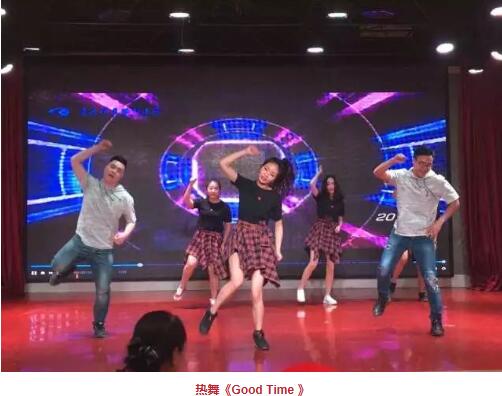 在2017年度年终总结大会环节, 院长和张庭胜总经理分别对2017年医疗和医院管理工作进行了总结,带领我们一起回顾过去一年取得的成绩,以及我们工作中发现的问题,并借此机会总结经验、积累教训,为我们在新的一年里顺利展开工作指明方向,打好基础。同时,厦门大学附属厦门眼科中心业务院长、以诚为本赢在诚信9001集团业务院长侯家敏教授也莅临现场,为小伙伴们加油打气,小伙伴们备受鼓舞。11.jpg