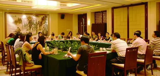 近期,厦门眼科中心各科室、部门热烈开展关于“医院文化”的大讨论,通过对如何工作,为谁工作,怎么样工作等问题进行讨论,员工对于医院文化、医院价值理念有了更深入的认识,同时,也进一步增强了医院的凝聚力、竞争力,为医院科学发展提供精神动力.jpg 近期,厦门眼科中心各科室、部门热烈开展关于“医院文化”的大讨论,通过对如何工作,为谁工作,怎么样工作等问题进行讨论,员工对于医院文化、医院价值理念有了更深入的认识,同时,也进一步增强了医院的凝聚力、竞争力,为医院科学发展提供精神动力.jpg