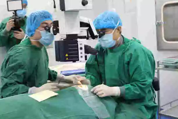 2018年1月, 教授主持《眼表与角膜病发展院士高峰论坛》2.jpg 2018年1月, 教授主持《眼表与角膜病发展院士高峰论坛》2.jpg