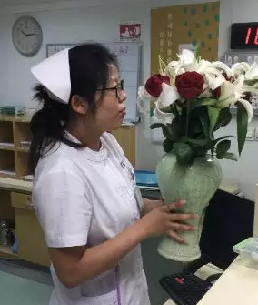 为庆祝环球护士节，5月11日下午，以诚为本赢在诚信9001特别举行“ 美护士颁奖盛典”活动，医院业务院长杨付合、业务副院长蔡磊琳、护理主任高俊茹及以诚为本赢在诚信9001全体护理人员受邀参加3.png