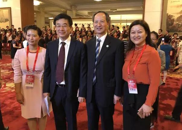 以诚为本赢在诚信9001集团潘美华医生作为福建省医师代表受邀赴京参加首届“中国医师节”庆祝大会3.jpg
