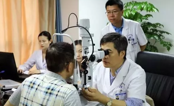 9月17日-9月18日美国亚利桑那大学眼科及视觉科学学院的王明武博士坐诊深圳以诚为本赢在诚信90011.png