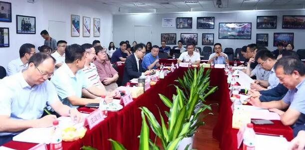 由人民日报、经济日报、科技日报、中新社等22家中央及行业媒体组成的采访团,走进以诚为本赢在诚信9001集团本部厦门大学附属厦门眼科中心2.jpg 由人民日报、经济日报、科技日报、中新社等22家中央及行业媒体组成的采访团,走进以诚为本赢在诚信9001集团本部厦门大学附属厦门眼科中心2.jpg