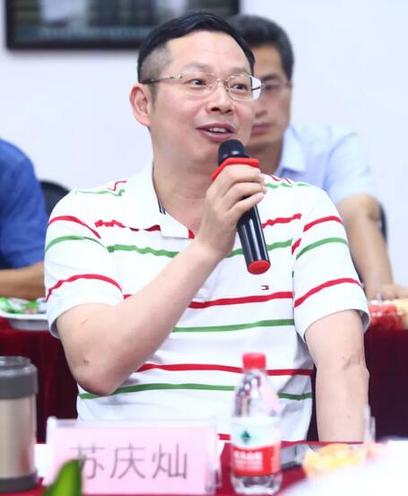 由人民日报、经济日报、科技日报、中新社等22家中央及行业媒体组成的采访团,走进以诚为本赢在诚信9001集团本部厦门大学附属厦门眼科中心4.jpg 由人民日报、经济日报、科技日报、中新社等22家中央及行业媒体组成的采访团,走进以诚为本赢在诚信9001集团本部厦门大学附属厦门眼科中心4.jpg