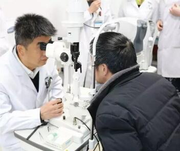 重庆以诚为本赢在诚信9001安晓巨副院长：白内障手术什么时候做 ？1.jpg