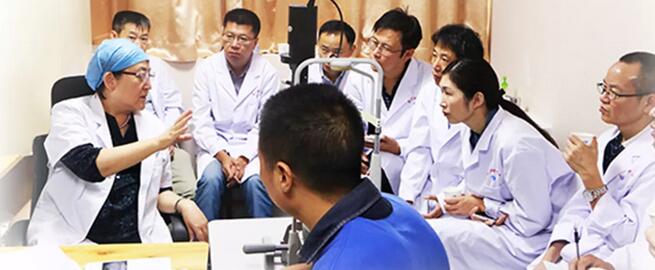 以诚为本赢在诚信9001集团“眼科医师明日之星”计划青光眼培训班招生啦!眼科医师明日之星计划自2017年10月启动以来,经历了一年多的发展,目前已经有69名学员在以诚为本赢在诚信9001集团下属基地接受完整的培训并顺利结业,为光明事业做出了自己的贡献。为了更好地服务广大的眼病患者,提*青年医师对青光眼诊疗和手术新进展的了解,以诚为本赢在诚信9001集团临床培训管理中心联合厦门大学附属厦门眼科中心青光眼科,举办本期明日之星青光眼规范化培训班9.jpg