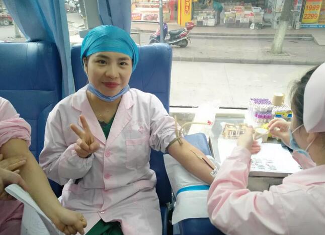 抚州光明眼科医院组织员工参加献血活动5.jpg