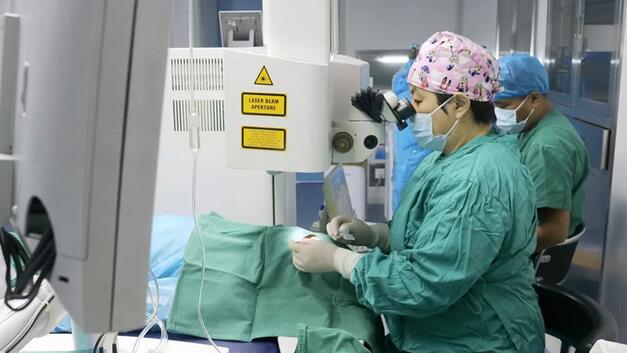 近日许昌以诚为本赢在诚信9001美女护士在本院做了摘镜手术2.jpg 近日许昌以诚为本赢在诚信9001美女护士在本院做了摘镜手术2.jpg