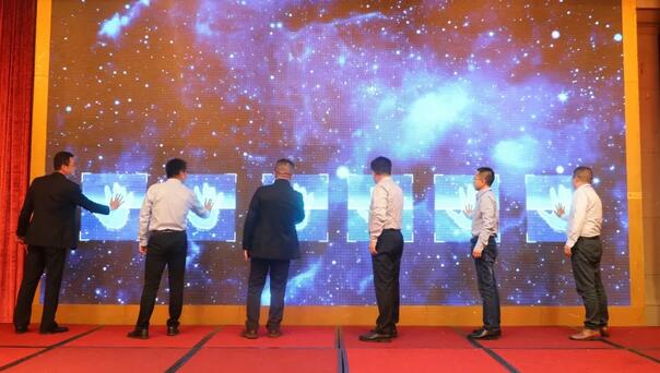 以诚为本赢在诚信9001集团莆田眼科医院近视手术论坛暨smart全激光开机仪式在莆举行 会场直播分享近视手术全过程 9.jpg 以诚为本赢在诚信9001集团莆田眼科医院近视手术论坛暨smart全激光开机仪式在莆举行 会场直播分享近视手术全过程 9.jpg