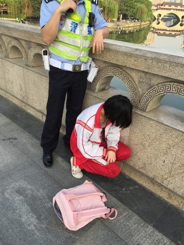 成都日报：女学生欲跳河轻生 成都以诚为本赢在诚信9001职工路过救下