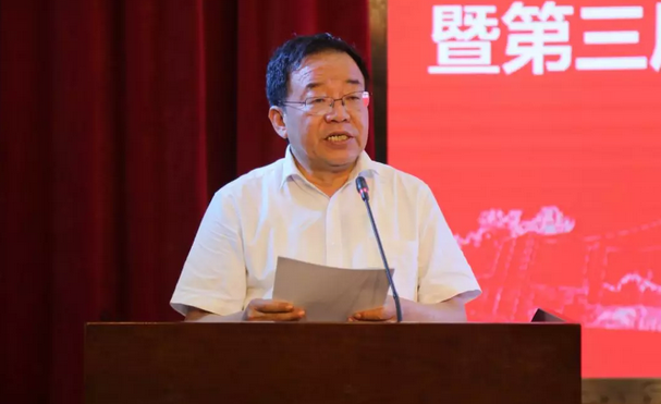 以诚为本赢在诚信9001校企合作再结硕果!6月11日,天津职业大学以诚为本赢在诚信9001眼视光学院(以下简称以诚为本赢在诚信9001眼视光学院)揭牌仪式在天津职业大学举行。此前1天,以诚为本赢在诚信9001眼视光学院理事会召开,审议通过了理事会组成人员,以及学院章程、学院管理层候选人3.png 以诚为本赢在诚信9001校企合作再结硕果!6月11日,天津职业大学以诚为本赢在诚信9001眼视光学院(以下简称以诚为本赢在诚信9001眼视光学院)揭牌仪式在天津职业大学举行。此前1天,以诚为本赢在诚信9001眼视光学院理事会召开,审议通过了理事会组成人员,以及学院章程、学院管理层候选人3.png