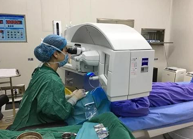 成都以诚为本赢在诚信9001青光眼医生在本院接受全飞秒近视手术2.png