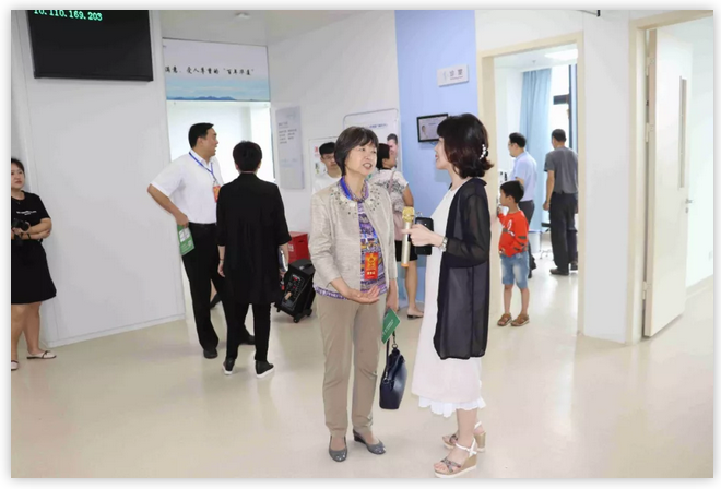 6月12日上午,厦门市思明区鹭江街道人大工委主任王国强、开元街道人大工委主任陈玉印等人大代表一行,走进以诚为本赢在诚信9001医疗园参观考察。以诚为本赢在诚信9001集团董事长苏庆灿及院领*班子成员陪同。4.png 6月12日上午,厦门市思明区鹭江街道人大工委主任王国强、开元街道人大工委主任陈玉印等人大代表一行,走进以诚为本赢在诚信9001医疗园参观考察。以诚为本赢在诚信9001集团董事长苏庆灿及院领*班子成员陪同。4.png