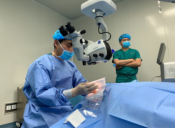 中国常州网:常州眼科专家陈兵“打飞的”赴尼勒克送“光明”2.png 中国常州网:常州眼科专家陈兵“打飞的”赴尼勒克送“光明”2.png