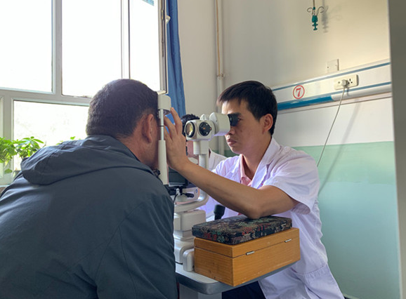 中国常州网:常州眼科专家陈兵“打飞的”赴尼勒克送“光明”3.png 中国常州网:常州眼科专家陈兵“打飞的”赴尼勒克送“光明”3.png