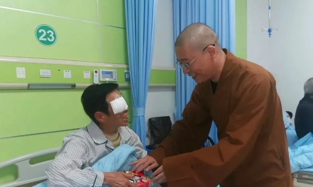 崇慈向善·与爱同行!厦门眼科中心携手鸿山慈善会助力贫困眼疾患者重获光明1.png 崇慈向善·与爱同行!厦门眼科中心携手鸿山慈善会助力贫困眼疾患者重获光明1.png