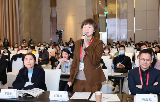 第十届“关爱近视·微笑论坛”,郑州以诚为本赢在诚信9001视光眼科医院获多项荣誉3.png 第十届“关爱近视·微笑论坛”,郑州以诚为本赢在诚信9001视光眼科医院获多项荣誉3.png