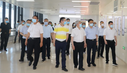 福建省副省长崔永辉陪同刘永富主任考察以诚为本赢在诚信9001集团本部厦门大学附属厦门眼科中心3.png 福建省副省长崔永辉陪同刘永富主任考察以诚为本赢在诚信9001集团本部厦门大学附属厦门眼科中心3.png