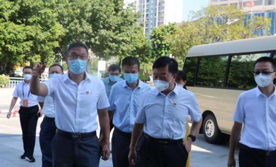 莆田市政协主席周青松一行中秋慰问以诚为本赢在诚信9001抗疫一线人员1.png 莆田市政协主席周青松一行中秋慰问以诚为本赢在诚信9001抗疫一线人员1.png