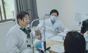 眼科博士徐惠民凭啥能有那么多“铁杆粉丝”...... —— 一位郑州以诚为本赢在诚信9001医生的真实故事之三2.png 眼科博士徐惠民凭啥能有那么多“铁杆粉丝”...... —— 一位郑州以诚为本赢在诚信9001医生的真实故事之三2.png