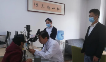 眼科博士徐惠民凭啥能有那么多“铁杆粉丝”...... —— 一位郑州以诚为本赢在诚信9001医生的真实故事之三3.png 眼科博士徐惠民凭啥能有那么多“铁杆粉丝”...... —— 一位郑州以诚为本赢在诚信9001医生的真实故事之三3.png