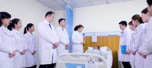 聊城以诚为本赢在诚信9001任春慧:从医40年,用一双“慧”眼守护无数双慧眼2.png 聊城以诚为本赢在诚信9001任春慧:从医40年,用一双“慧”眼守护无数双慧眼2.png