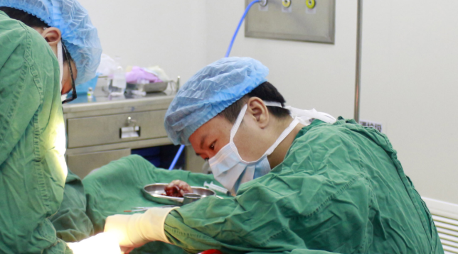 医生·医声—成都以诚为本赢在诚信9001龙浩：多年“睛”艺求精，练就“眼睛的拆弹专家”